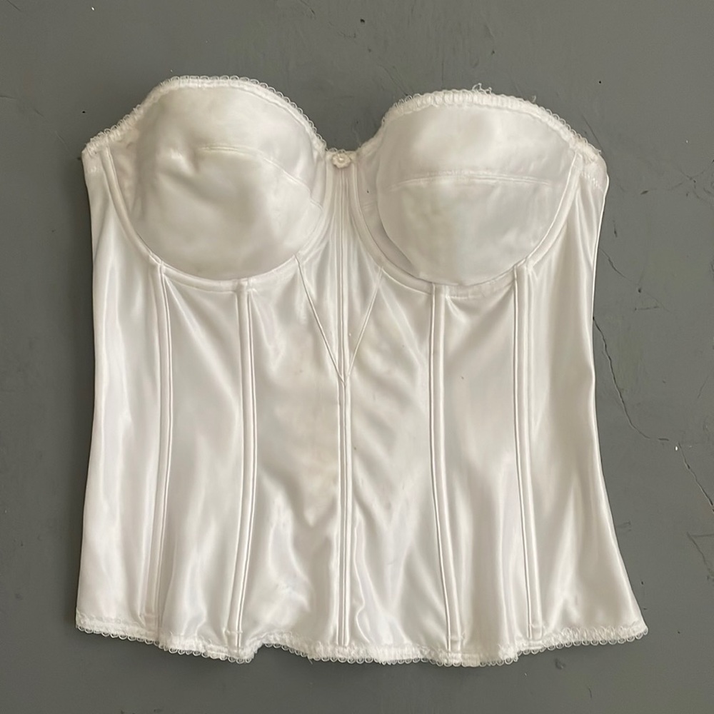 WHITE LACE CORSET 🪐